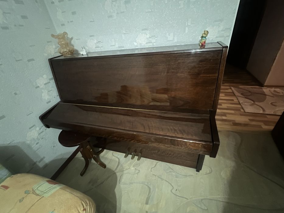 Продам пианино RIGA