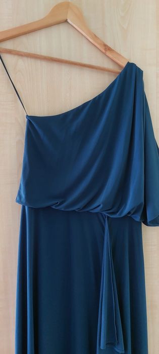 Rochie asimetrica, cu un singur umar