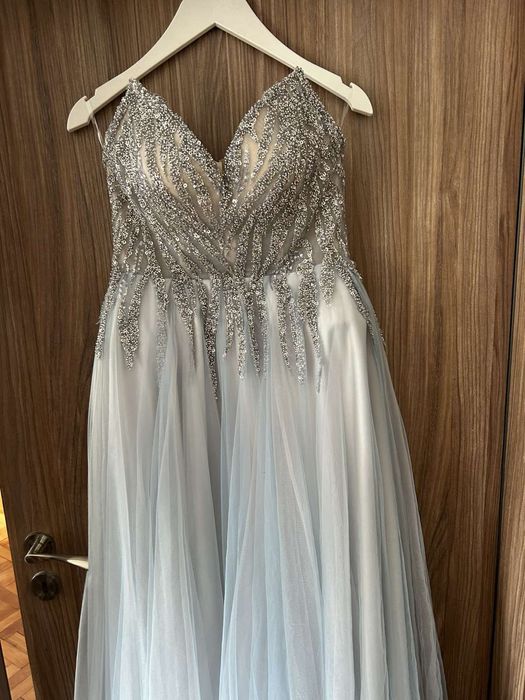 Продава официална бална рокля за абитуриентски бал или други събития