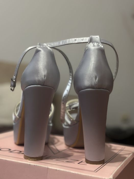 Дамски токове.