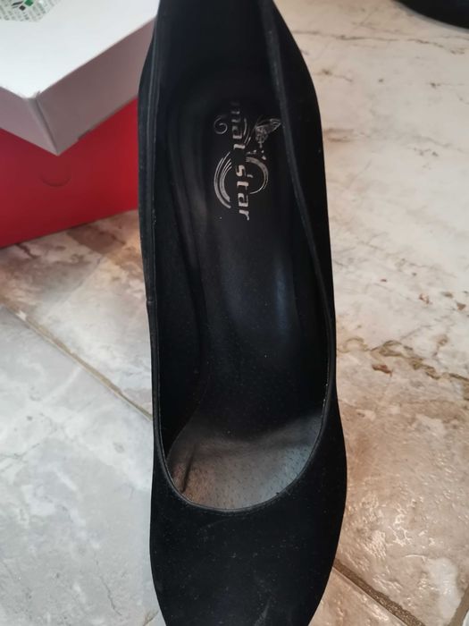 Обувки с висок ток и платформа