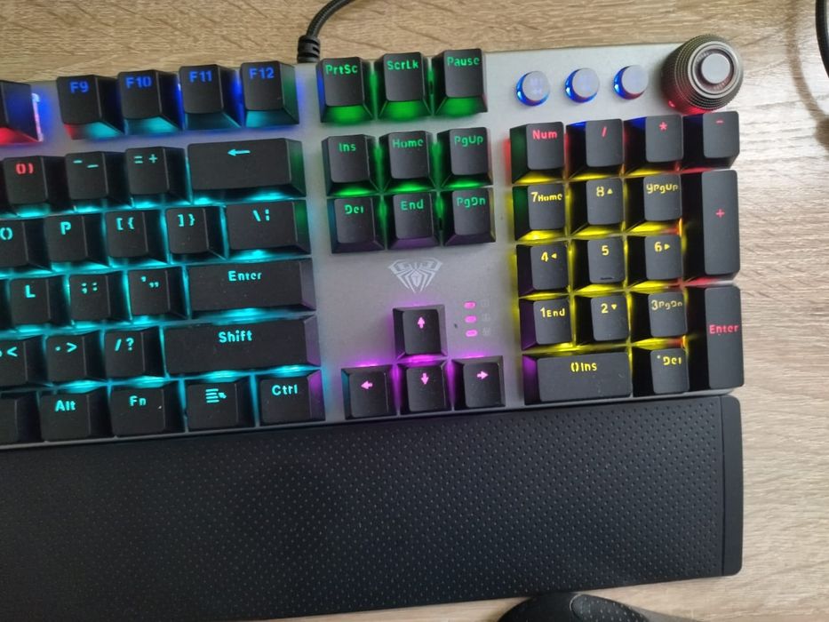 Продаю клаву каму надо пишите