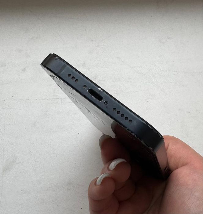 Продам айфон 13 256гб