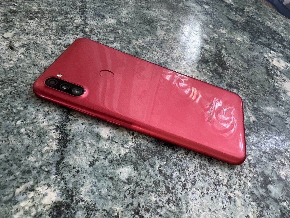 Samsung A11 продам