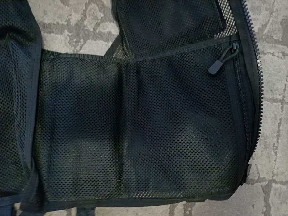 Urgent Vestă tactică profesională pentru pază și poliție – Ca nouă, nefolosită