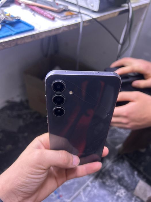 Продам Samsung s23fe