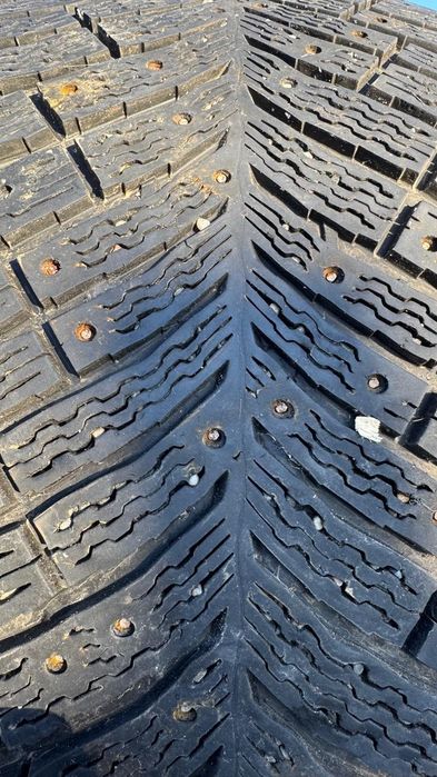 Резина зима r 18 MISHLEN