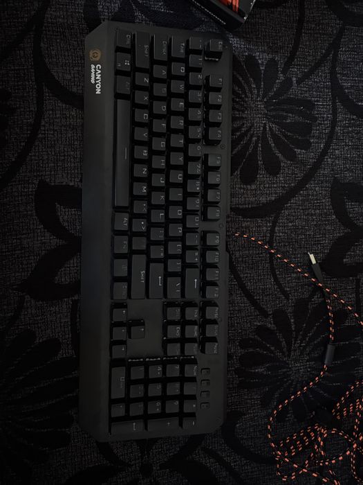 Canyon Gaming Hazard GK-8 с механични суичове.
