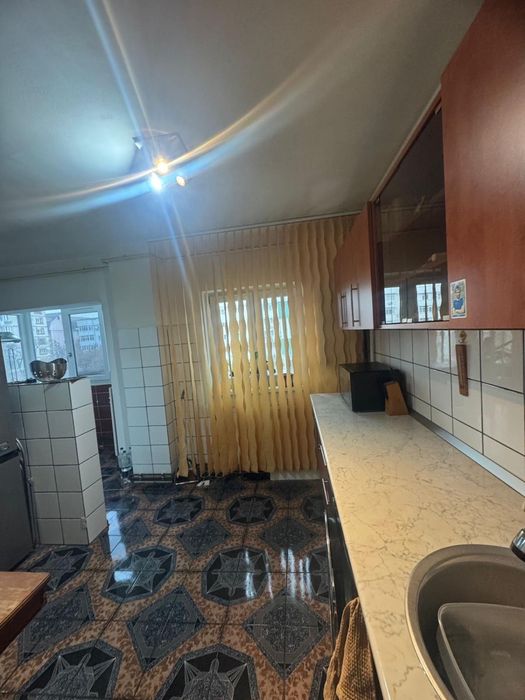 Inchiriez apartament trei camere sucpi lapus