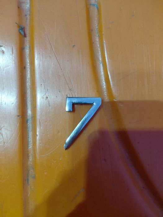 "7" для прикрепления к одежде