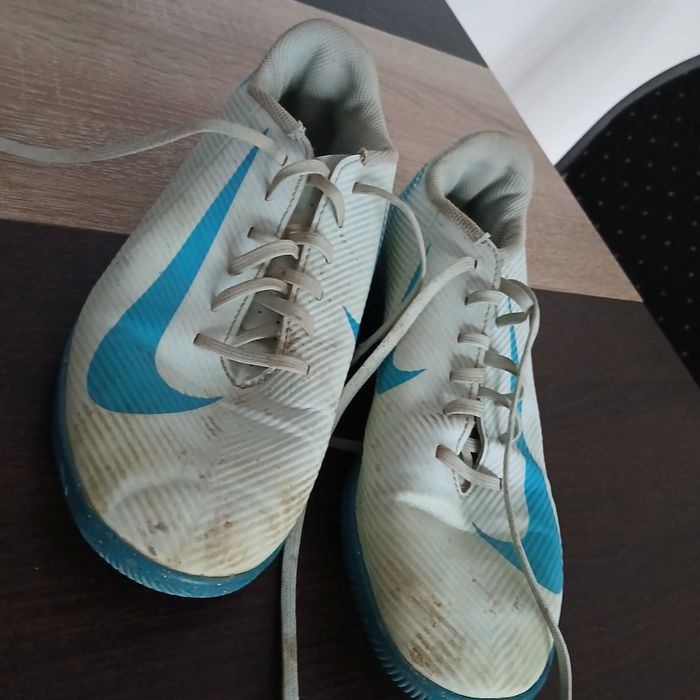 Crampoane  nike roși, crampone sintetic kipsta , Mercuriale nike albas