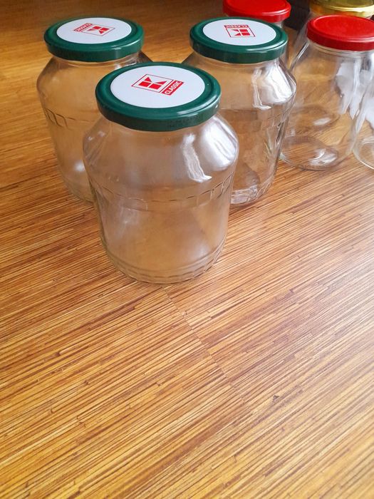 100 нови буркана, с нови капачки