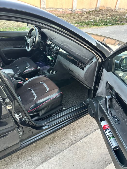 lacetti 1.8 sotiladi