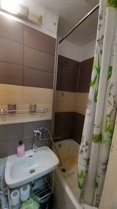 Închiriez garsonieră 200 euro