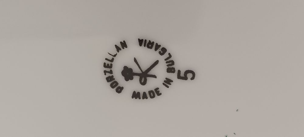 Стари порцеланови чинии