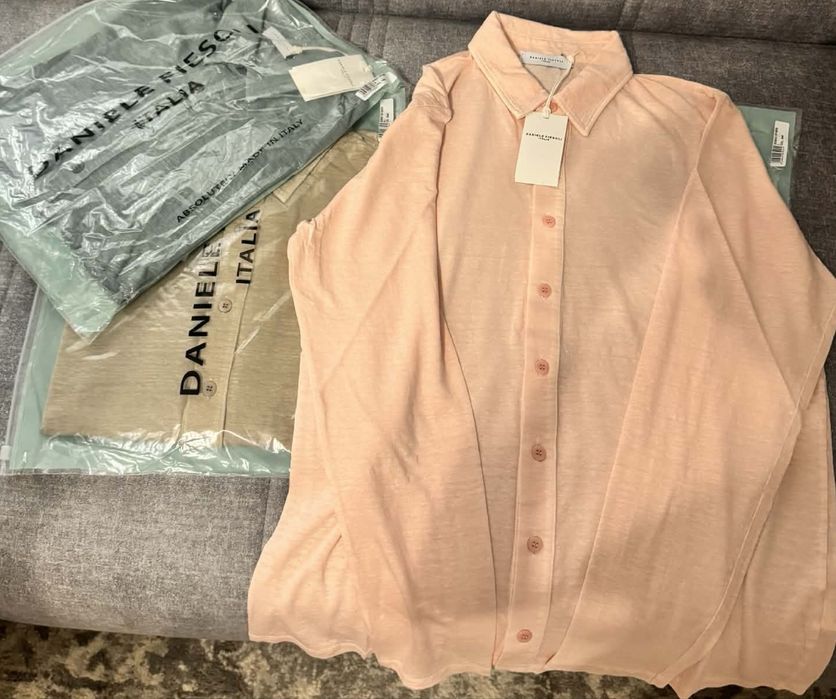 Camasă ,cu. mânecă lungă din bumbac diferite culori! Preț300 lei bucata!