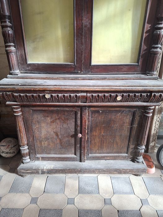 Антикварный буфет.