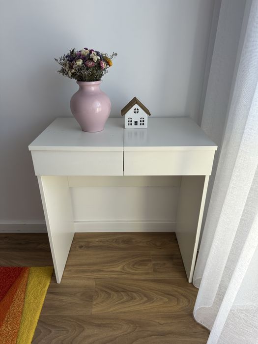 masuta de toaleta/ makeup/ machiaj