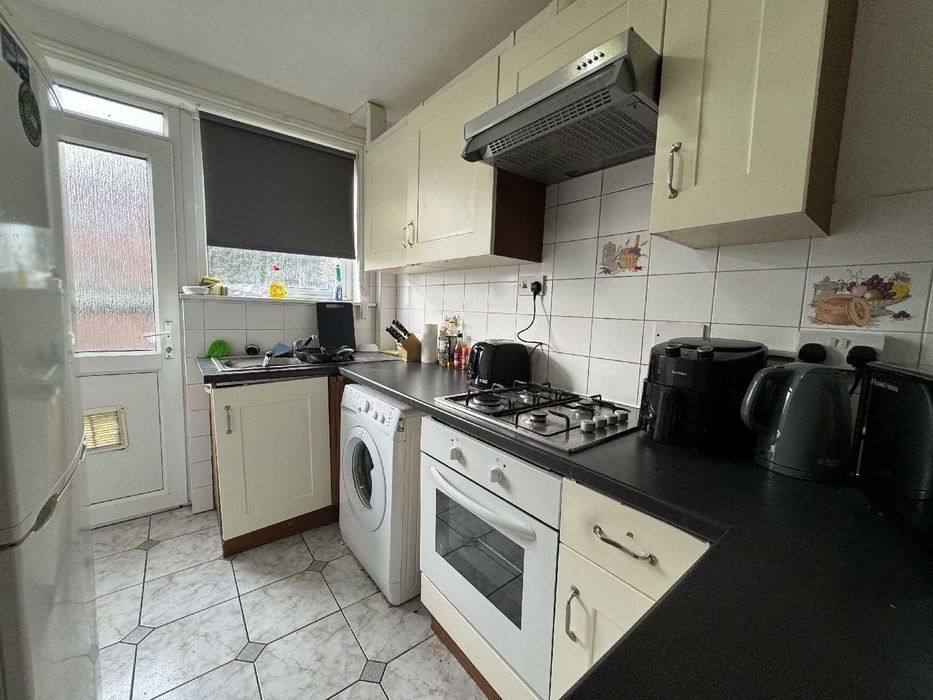 Дава се под наем Двустаен апартамент в София, Център - 65 кв.м за 408 € - Снимка #1