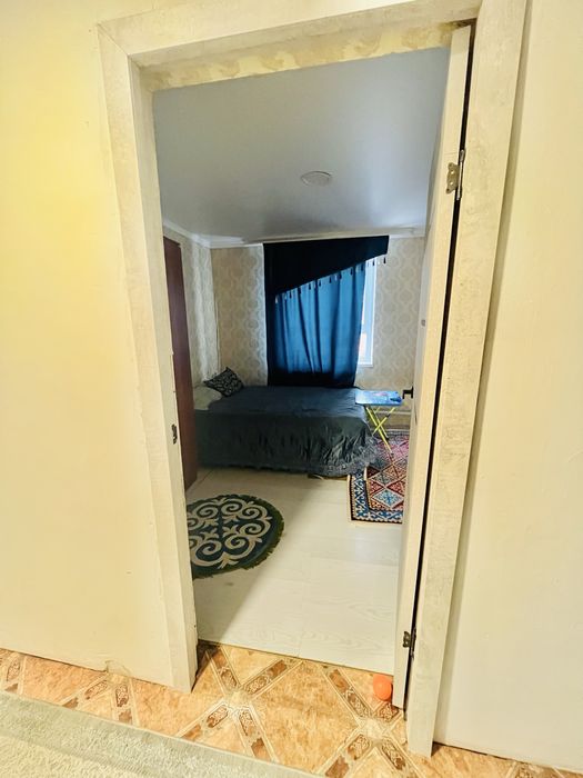 Тез арада үй сатылады.