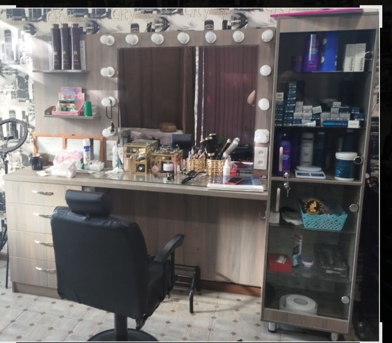 Гримёрный стол для салона красоты