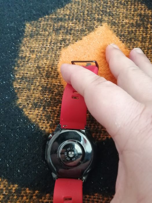 Продавам смарт часовник