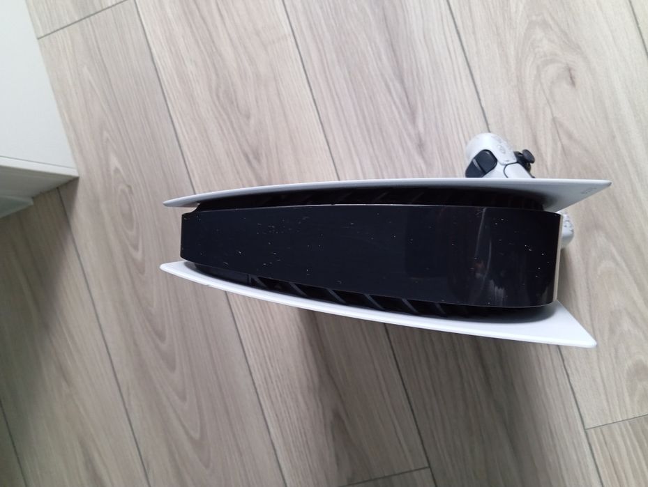 Прадаётся плейстейшин 5