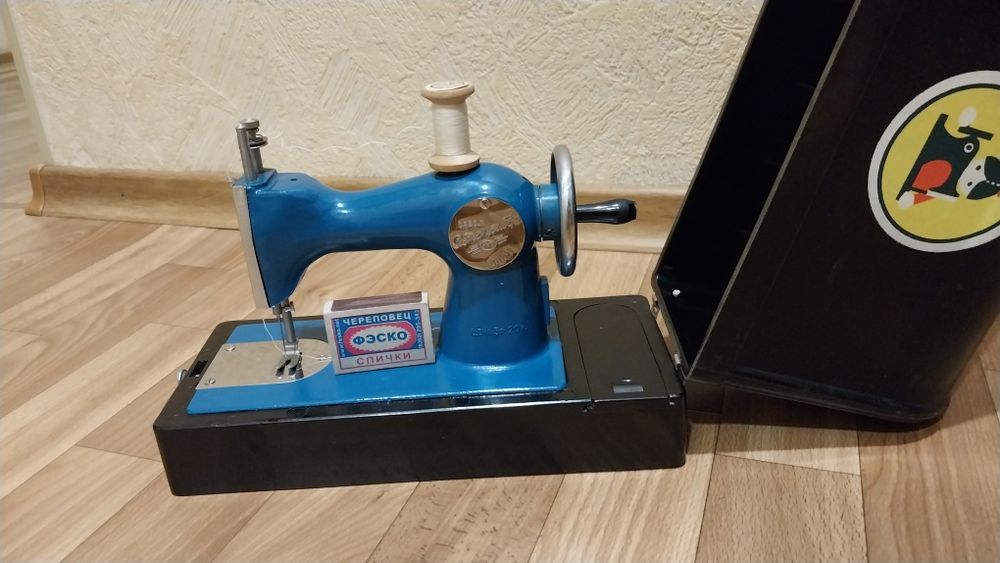Игрушка СССР ретро винтаж швейная машинка