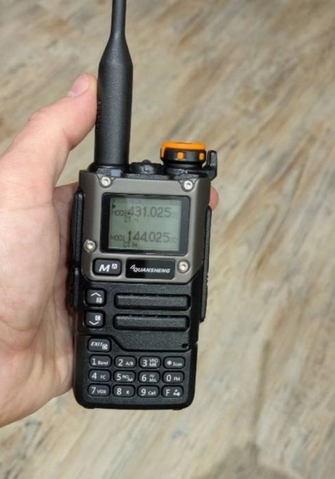 Рация портативная.