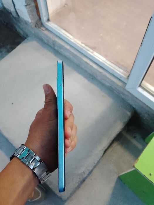 OPPO A60 xotira 128ga 8 holati ideal karobka bor