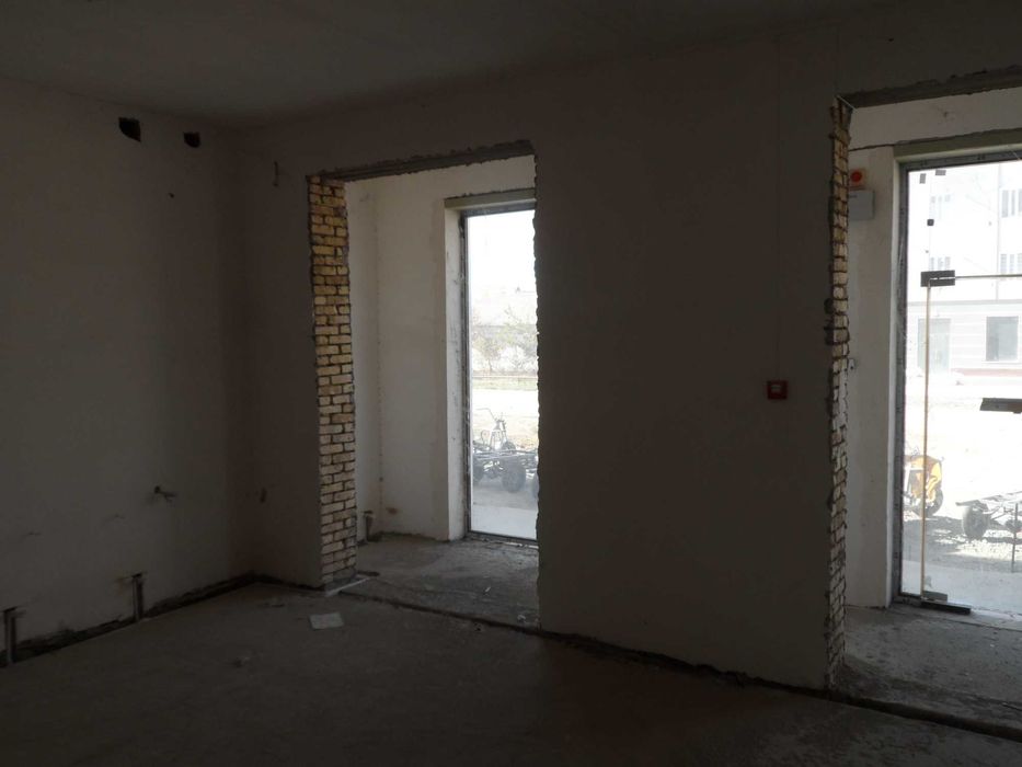 Xizmat ko`rsatish bino, ko`p qavatli uyning birinchi qavatida