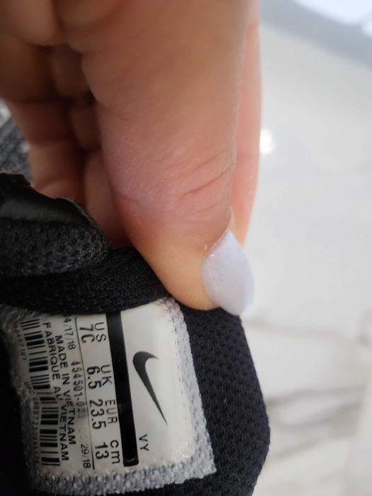 Маратонките  Nike 23.5 номер