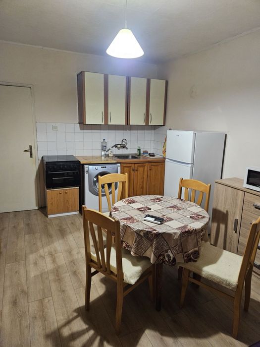 Дава се под наем Едностаен апартамент в Плевен, 9-ти квартал - 25 кв.м за 178.5 € - Снимка #2