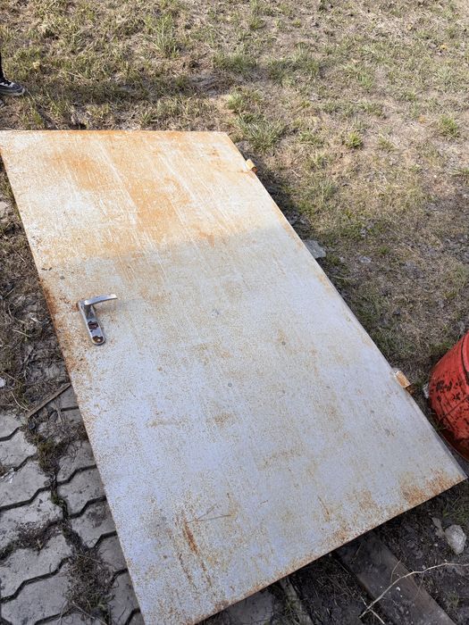 Продам 2 железных двери