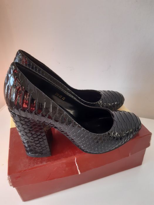 Продам женские туфли