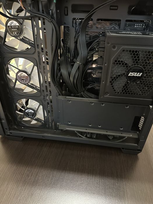 Геймърски компютър / ryzen 7 9800x3d , rtx 3070 , 32gb ram