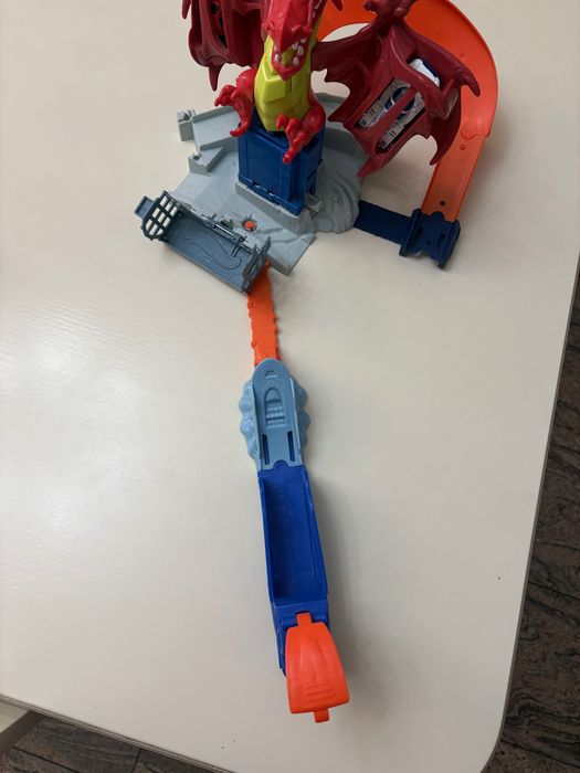 Продам игрушки Hot wheels