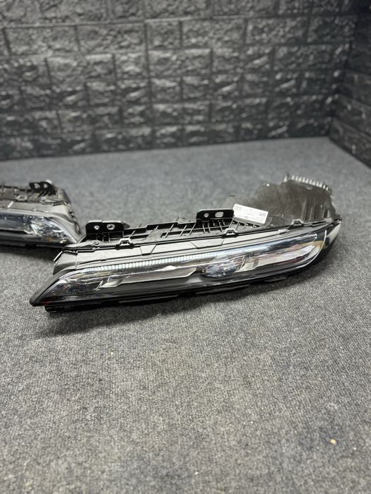 Far stanga dreapta Bmw Seria 7 G70 Swarovski