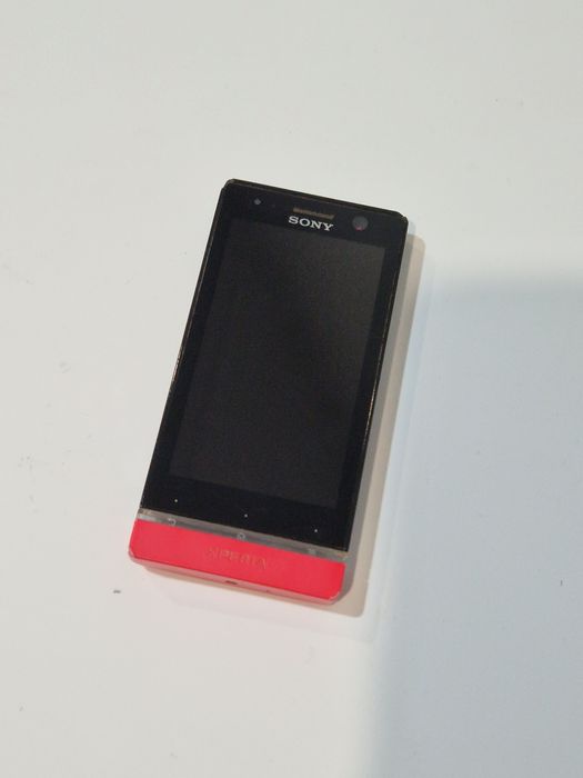 Telefon Sony Xperia fără capac la baterie
