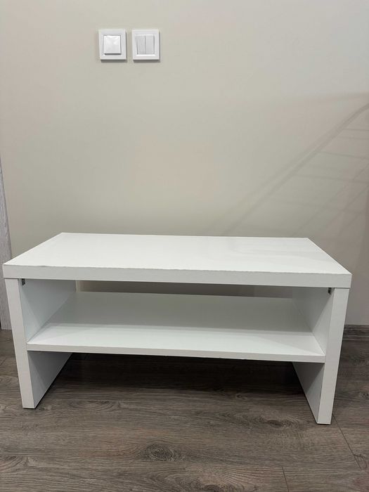 Бяла ТВ маса / ниска етажерка