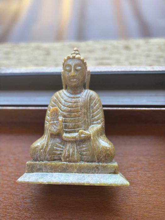 Statuetă Buddha din piatră naturală semiprețioasă/16cm×12cm/1,120kg.