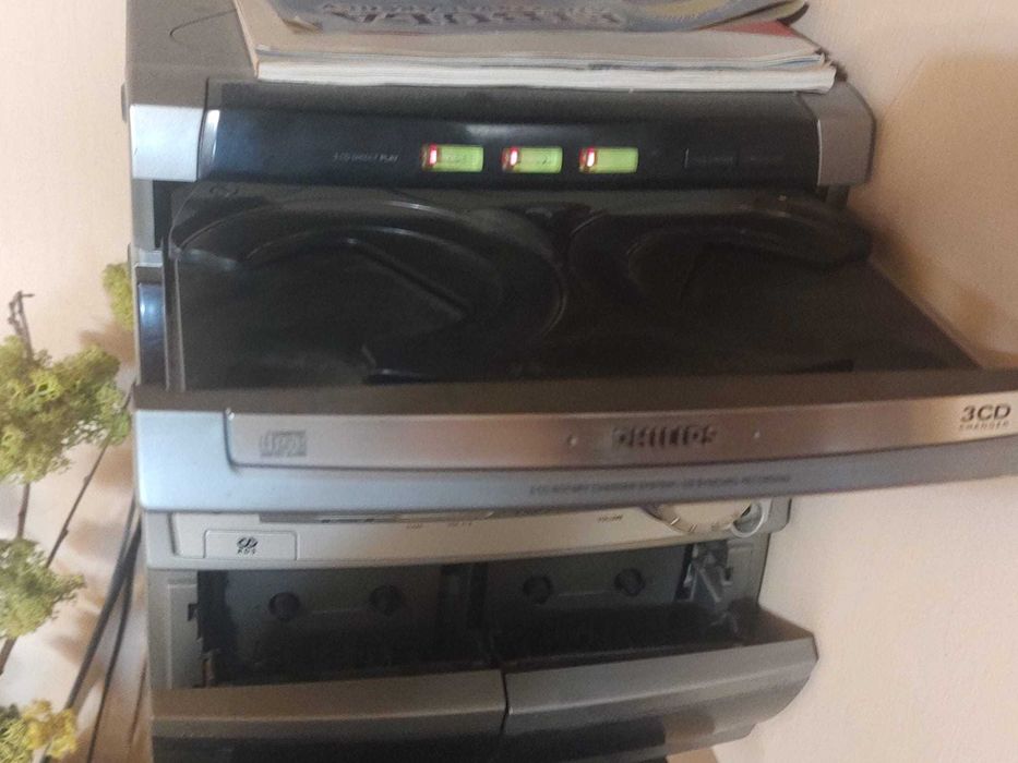 Combina muzicala Philips dublu casetofon, rodio turner si CD cu 3 discuri, si boxe