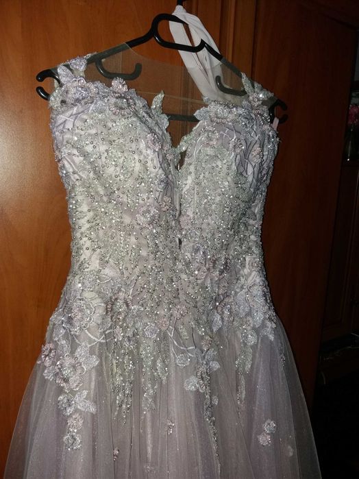 Рокля за абитуриентски бал