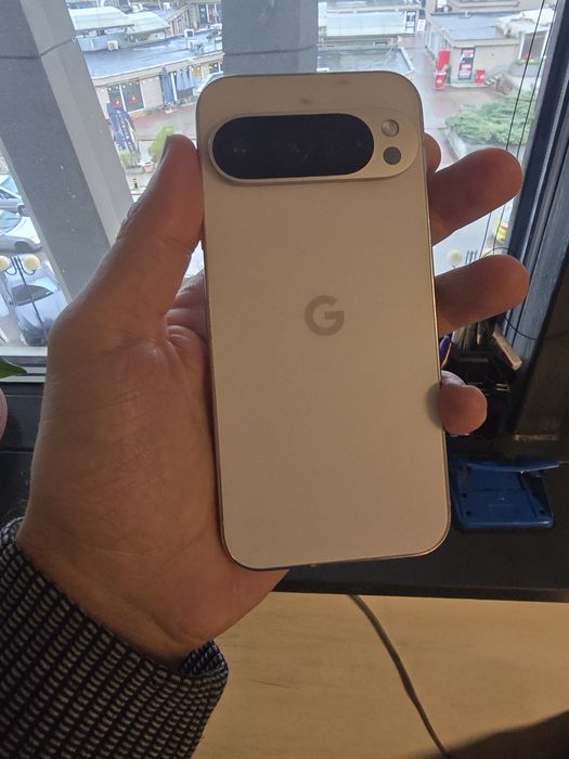 Google pixel 9 pro с кутия