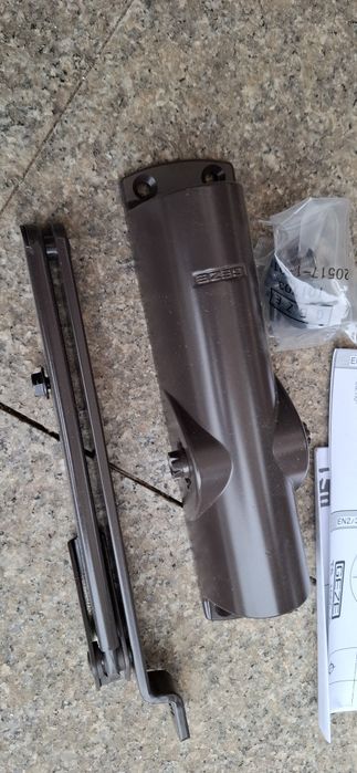 Vand amortizoare usa Geze