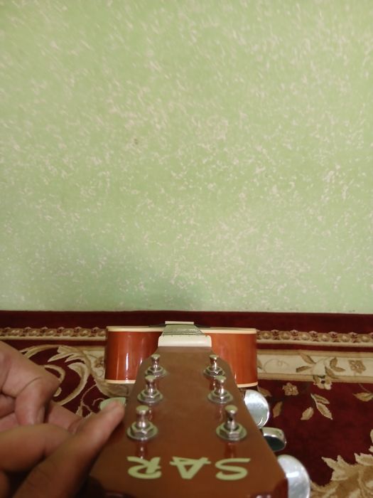 Gitara sotilad narxi600.000ming so‘m.