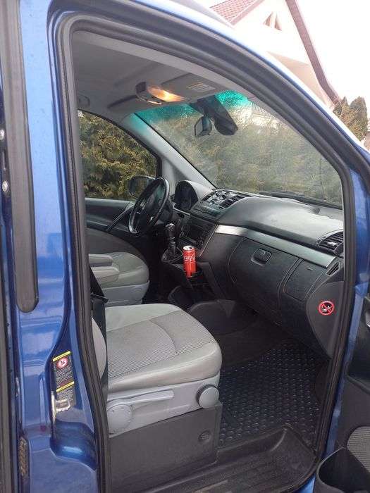 Mercedes viano Extralong ,anul 2011 , kilometri reali , 7 locuri . 

M