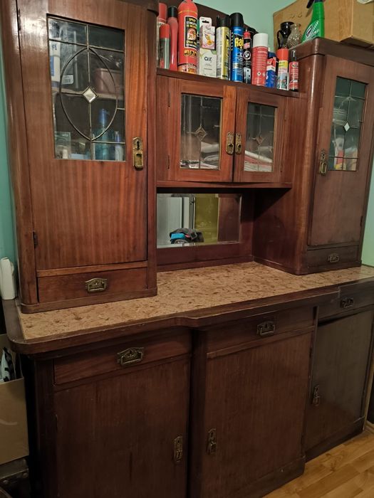 Mobilier antic  plus scaune , masă , ceas pe perete antică