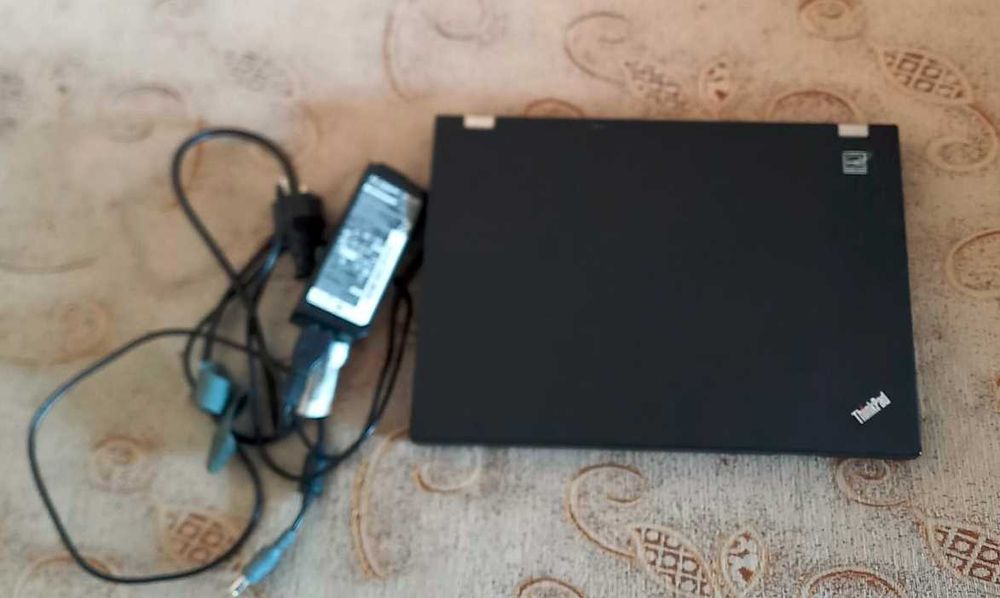 Лаптоп Lenovo T410 с Windows 10