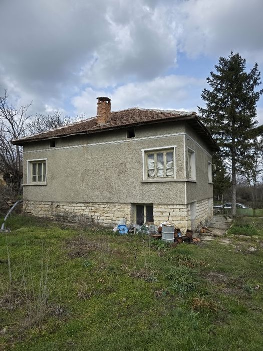 Продава се къща на две нива – град Грамада, обл. Видин